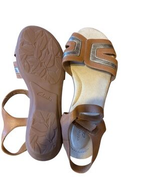 Clarks Women’s Brown Leather Slingback Sandals with Metallic Accents size 11